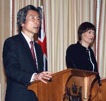 Koizumi, Clark give joint press conference